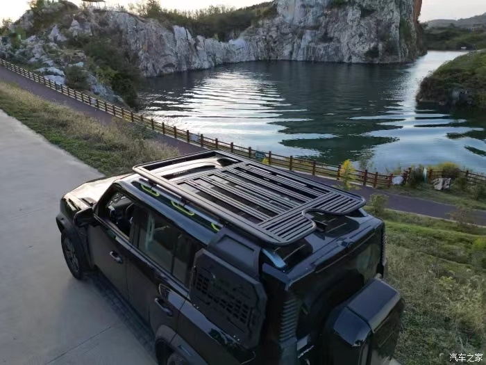 Black-oxide wheel hub cap